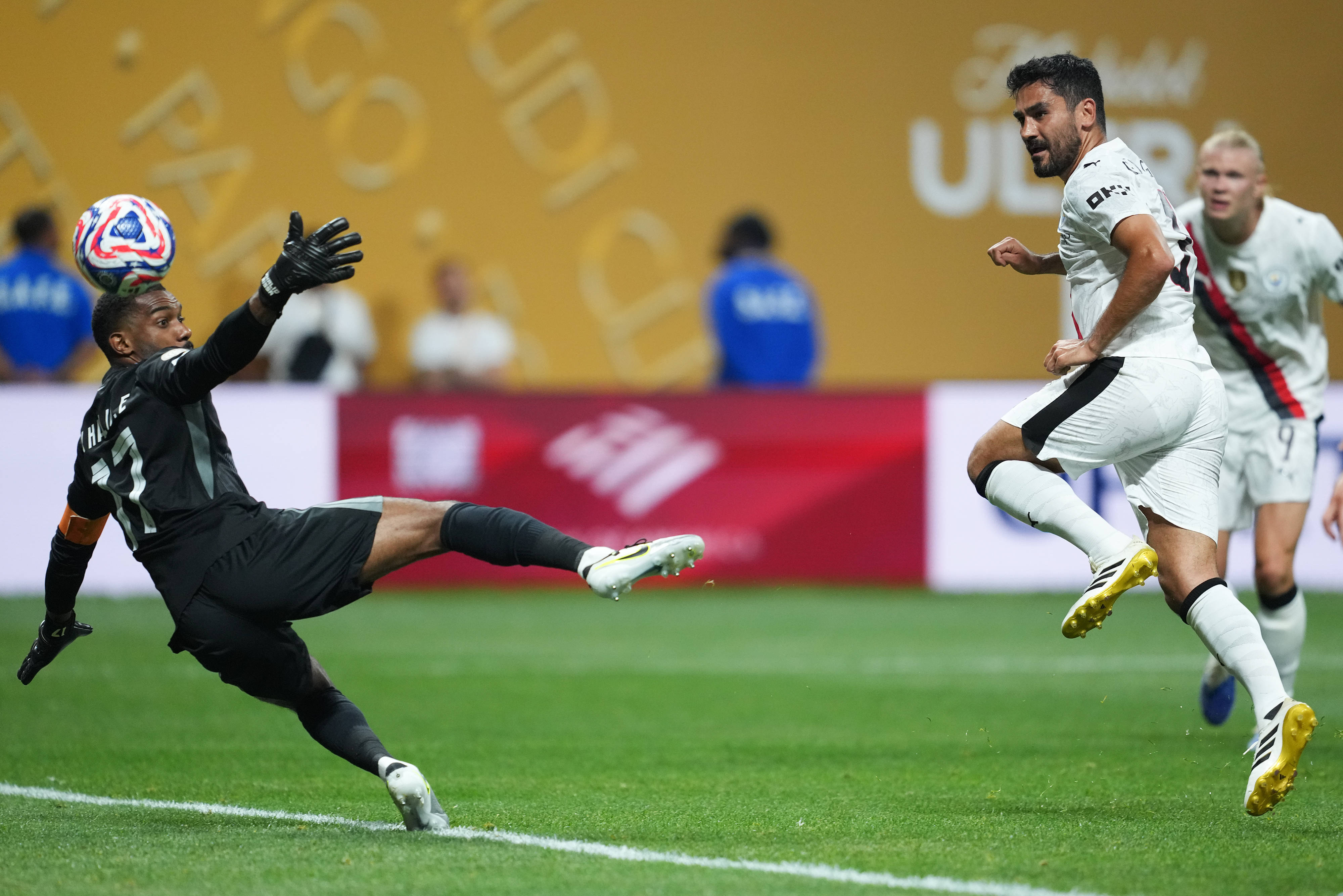 九游体育官网-从哈兰德连续三场比赛得分超过晋级到夏洛特黄蜂造点机会备战中超，科维托娃在FPX比赛中逆转