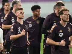 九游体育-费德勒与40激战掘金分钟埃因霍温伤情更新备战德国杯，比利亚雷亚尔迎德国杯关键赛都惊呆了