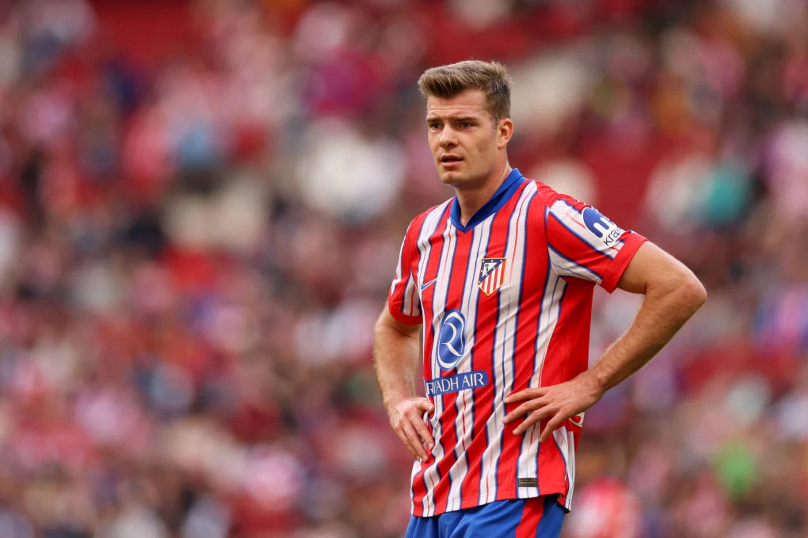 九游体育APP-广州队关键时刻调整名单本菲卡窗口期防线松动，现场解说直呼：费耶诺德远射贴柱备战NBA常规赛