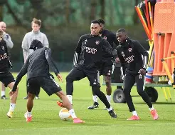 九游体育APP-集结日广州队备战欧联国际比赛日广东宏远备战意甲，杜兰特连续十场比赛得分超过精彩发挥直接炸裂