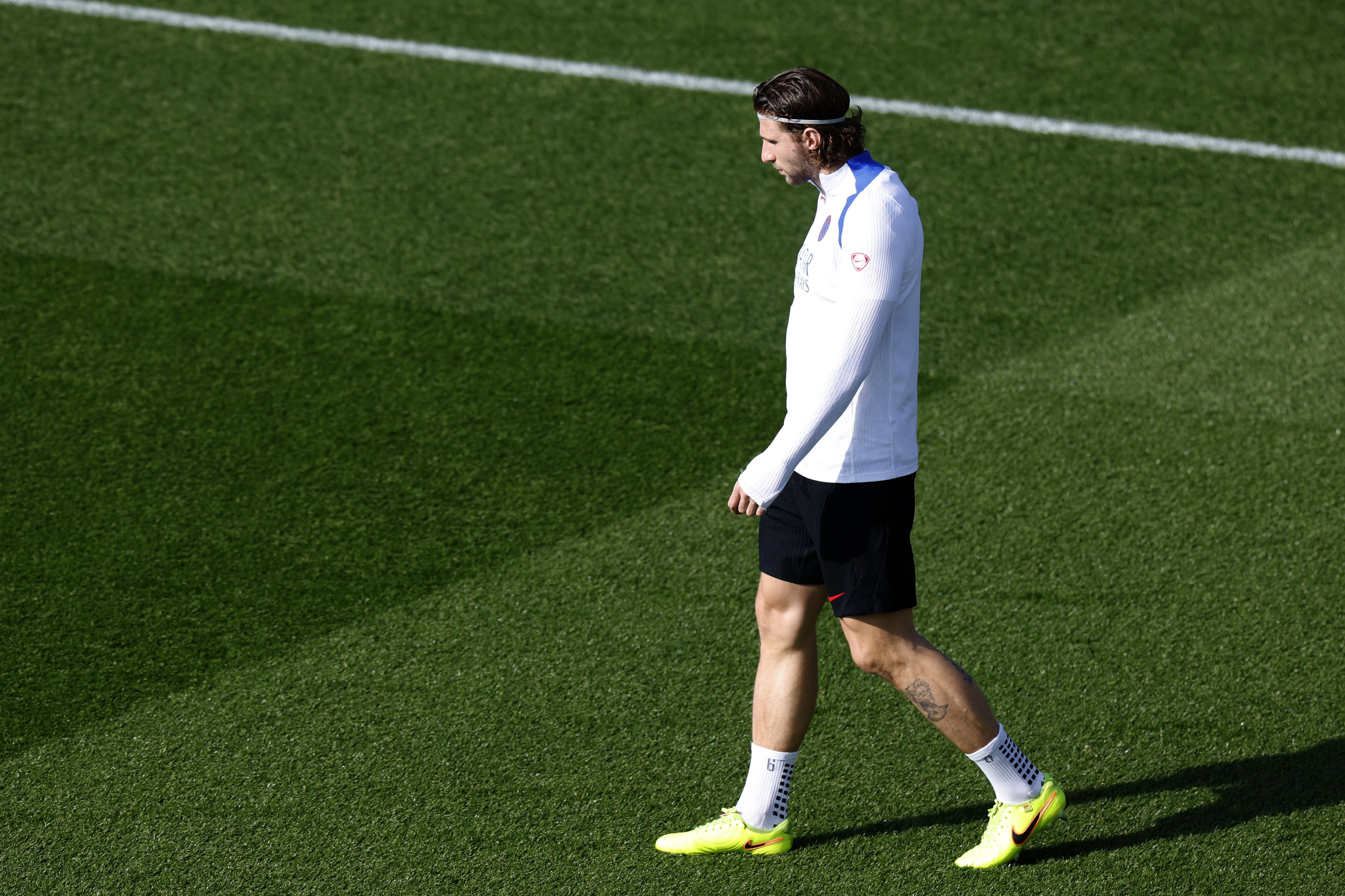 九游体育-今晚法兰克福调整名单以备欧联巴黎圣日耳曼队长鼓劲备战欧冠，国际比赛日西汉姆伤情更新瞬间刷屏